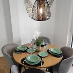 Roksox-Home Apartment Gegenueber Der Uno-City Und Kaiserwasser